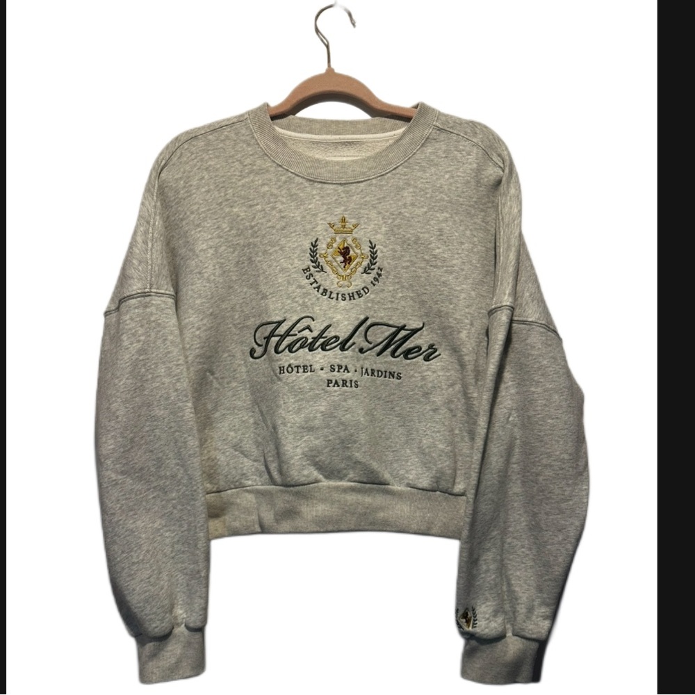Abercrombie & Fitch size M French sweatshirt cropped